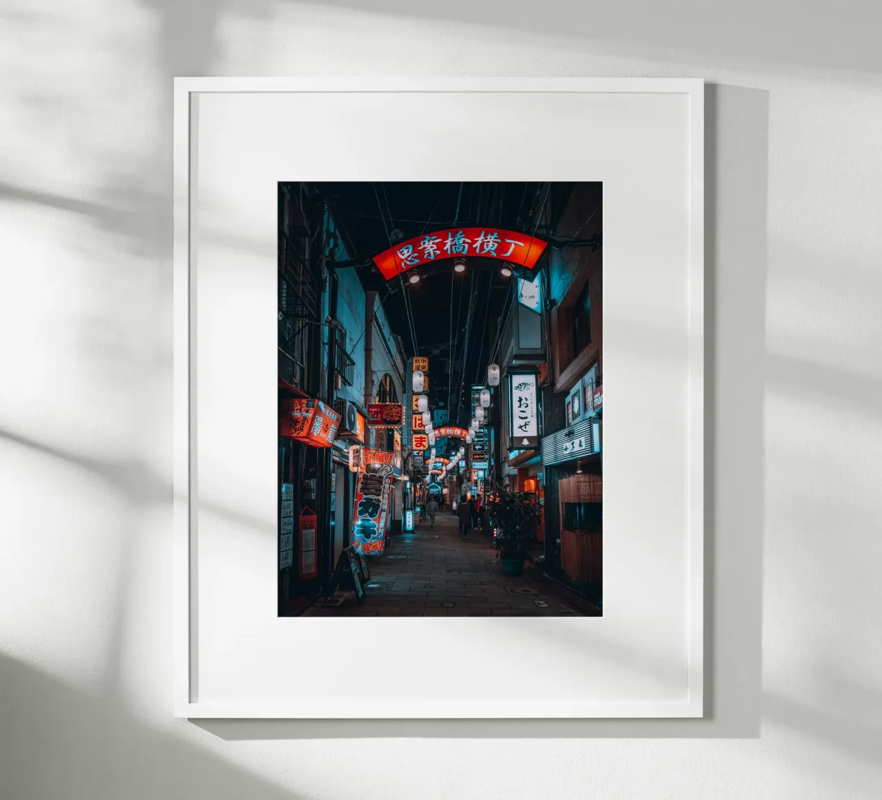 Luci notturne al neon a Nagasaki, Giappone carta hahnemühle da Marcel Bisig
