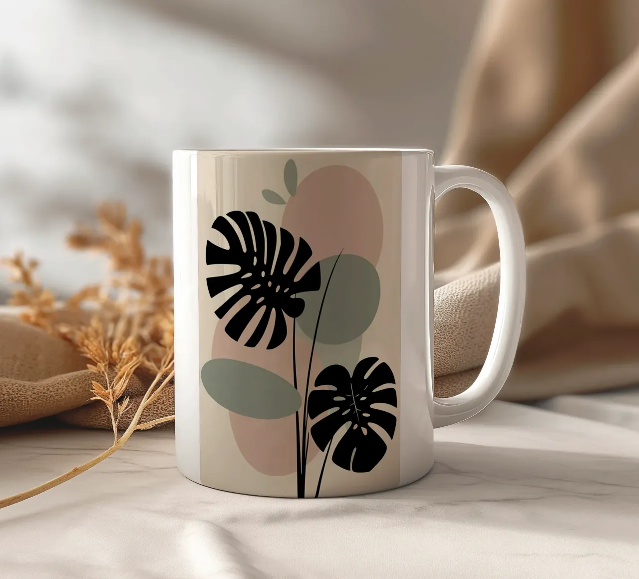 Foglie di Monstera minimaliste con forme astratte pastello morbide tazza in ceramica da Bloom And Brush