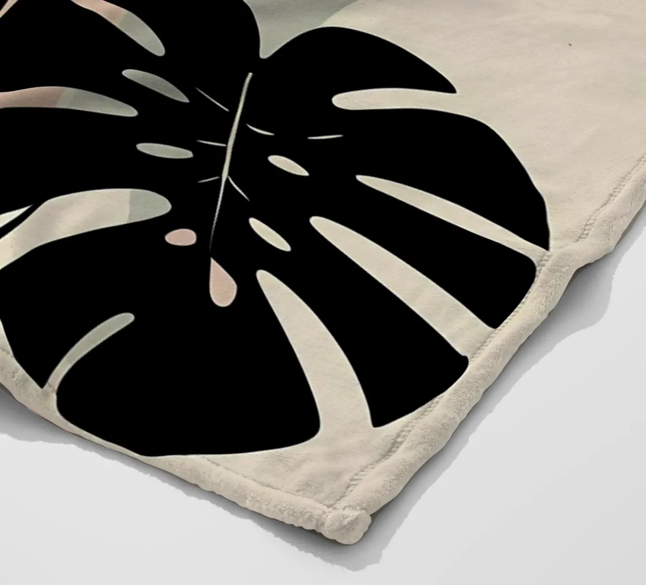 Foglie di Monstera minimaliste con forme astratte pastello morbide coperta in pile da Bloom And Brush