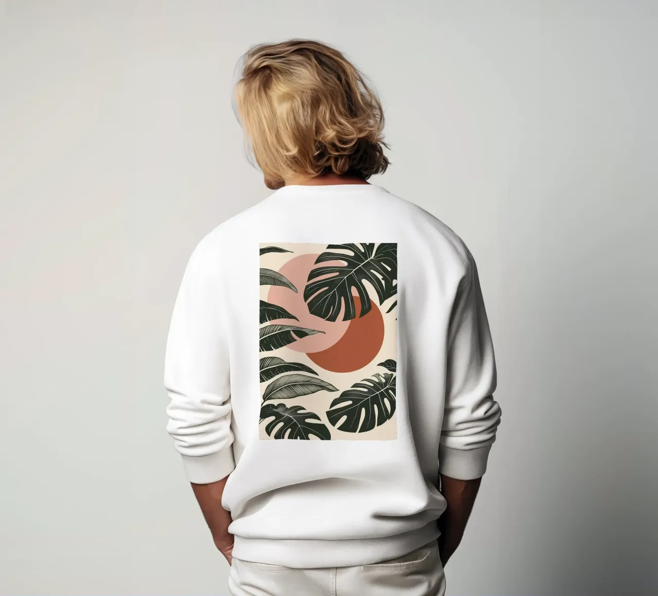 Foglie di Monstera tropicale con calde forme astratte di sole felpa da Bloom And Brush