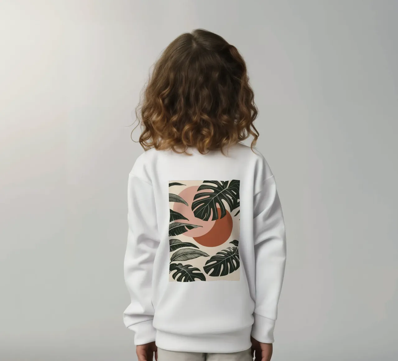 Foglie di Monstera tropicale con calde forme astratte di sole felpa bambino da Bloom And Brush