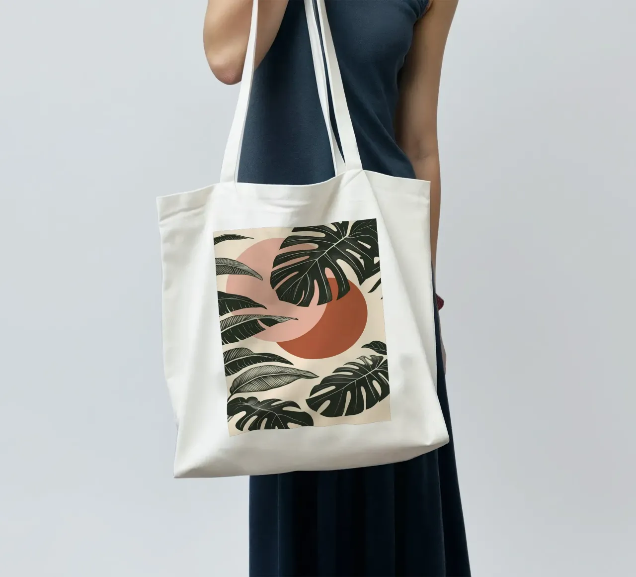 Foglie di Monstera tropicale con calde forme astratte di sole borsa in juta da Bloom And Brush