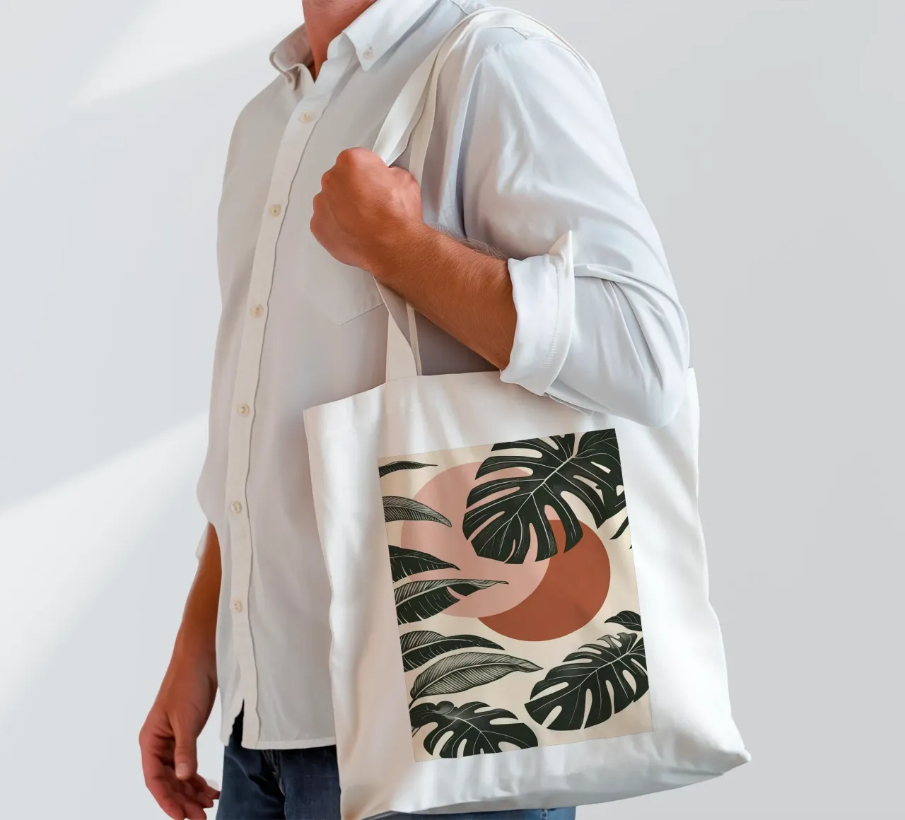 Foglie di Monstera tropicale con calde forme astratte di sole borsa in juta da Bloom And Brush