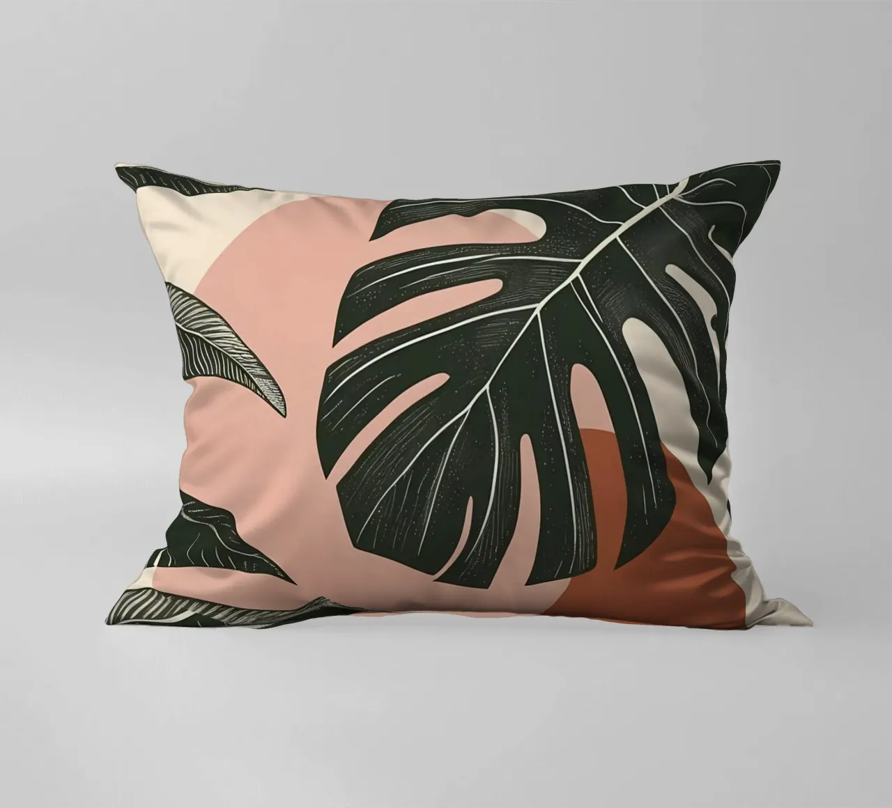 Foglie di Monstera tropicale con calde forme astratte di sole cuscino da Bloom And Brush