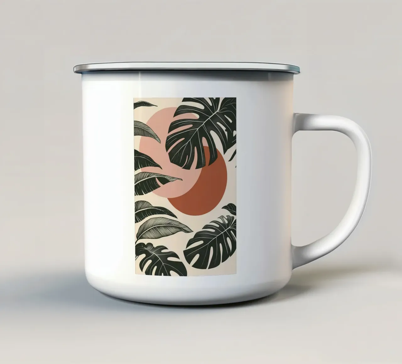 Foglie di Monstera tropicale con calde forme astratte di sole tazza in smalto da Bloom And Brush