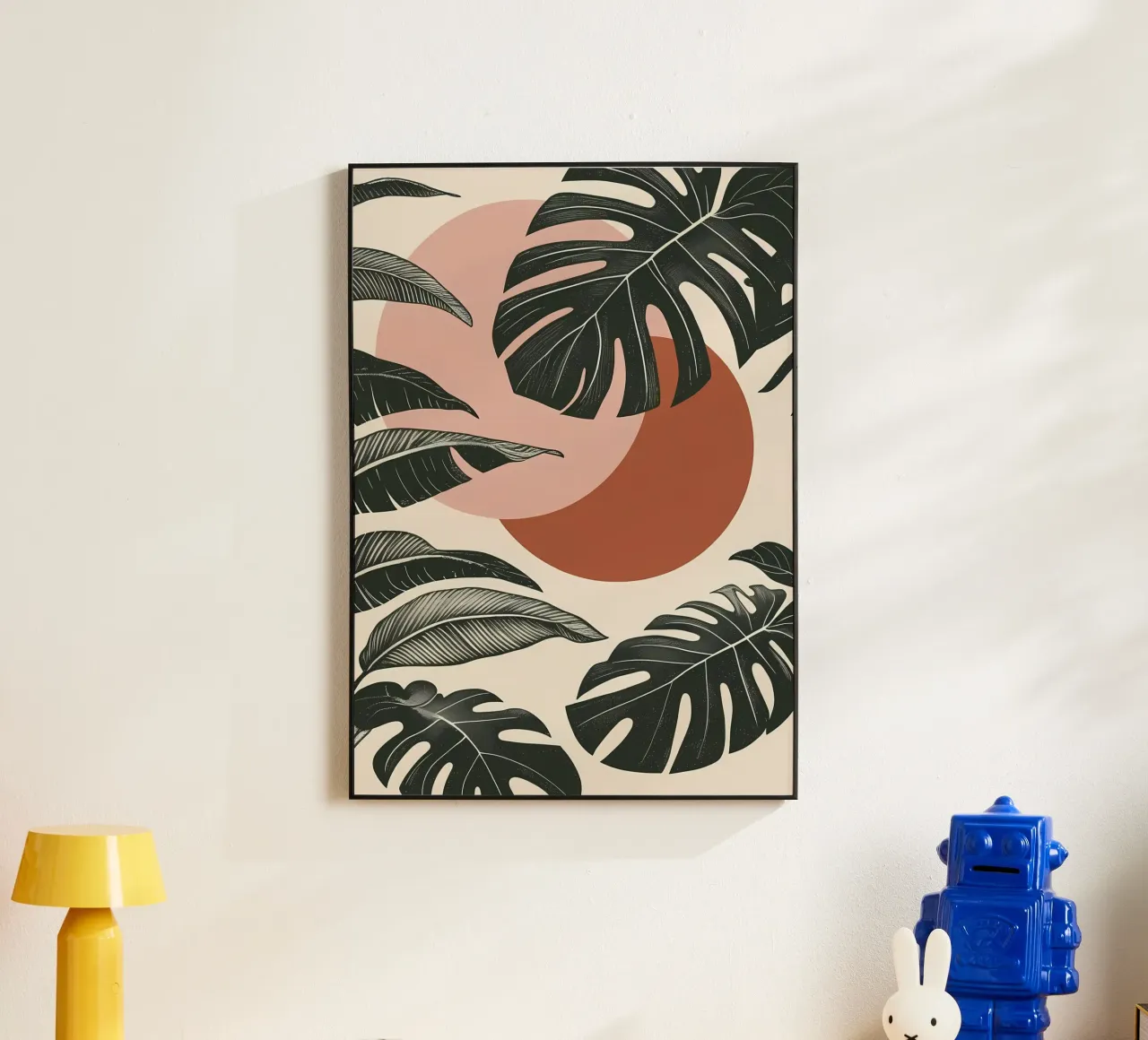 Foglie di Monstera tropicale con calde forme astratte di sole alluminio dibond da Bloom And Brush