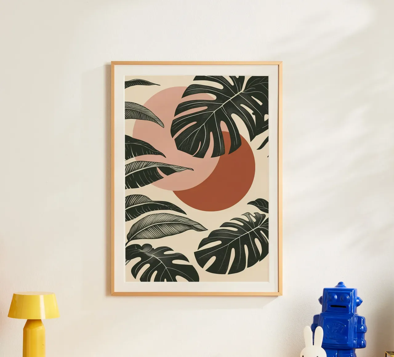Foglie di Monstera tropicale con calde forme astratte di sole carta hahnemühle da Bloom And Brush