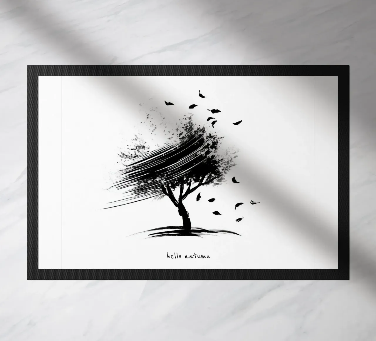 Bonjour l'automne - Arbre dessiné à la main en noir et blanc paillasson de Imaginative