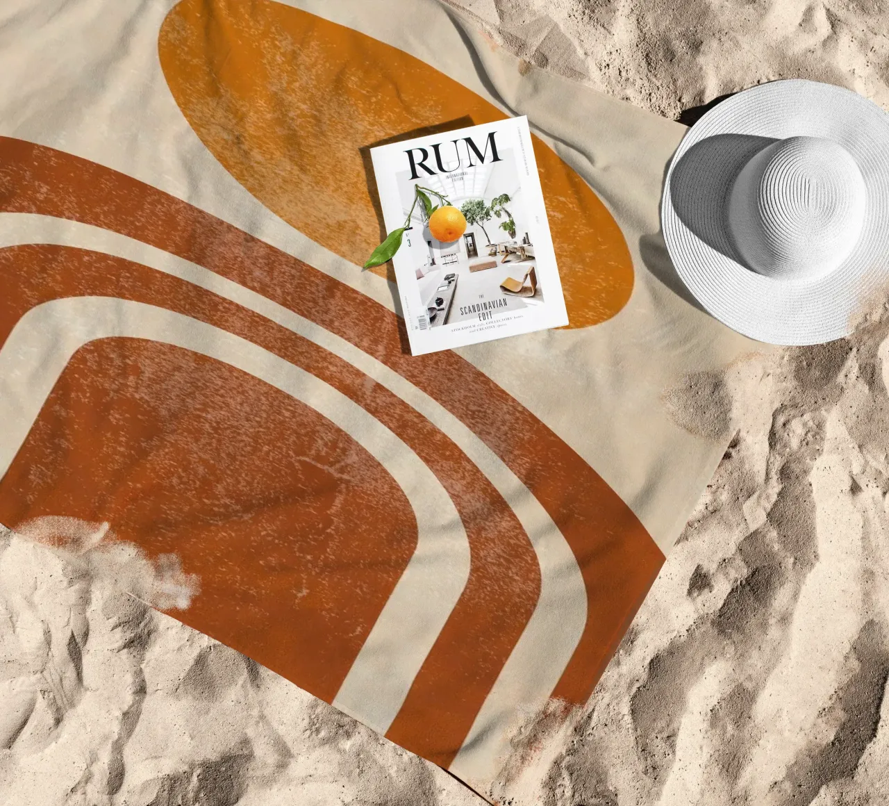 Abstrakte Retro Sonne & Bogen Druck Strandtuch von Aralyn