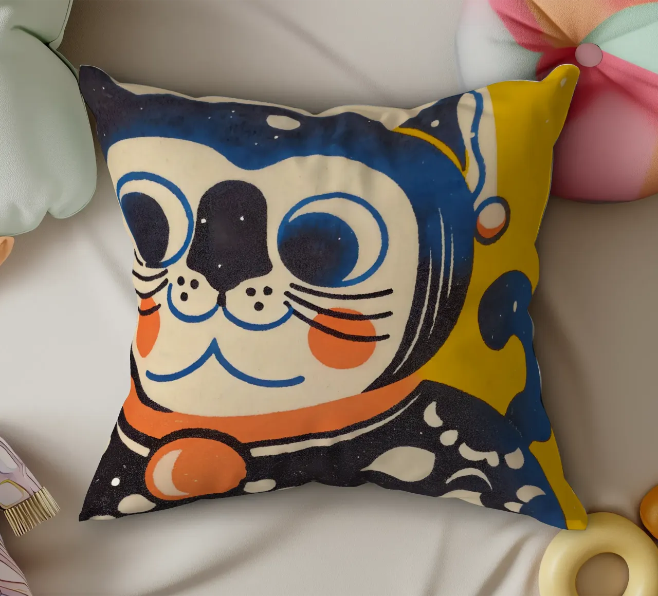 Gatto fortunato in stile retrò cuscino da Studio Mooodz