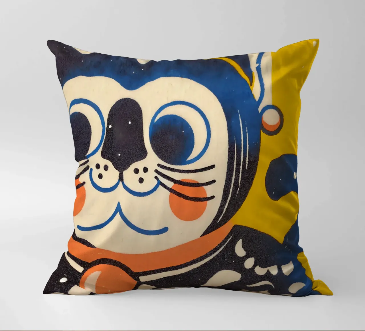 Gatto fortunato in stile retrò cuscino da Studio Mooodz