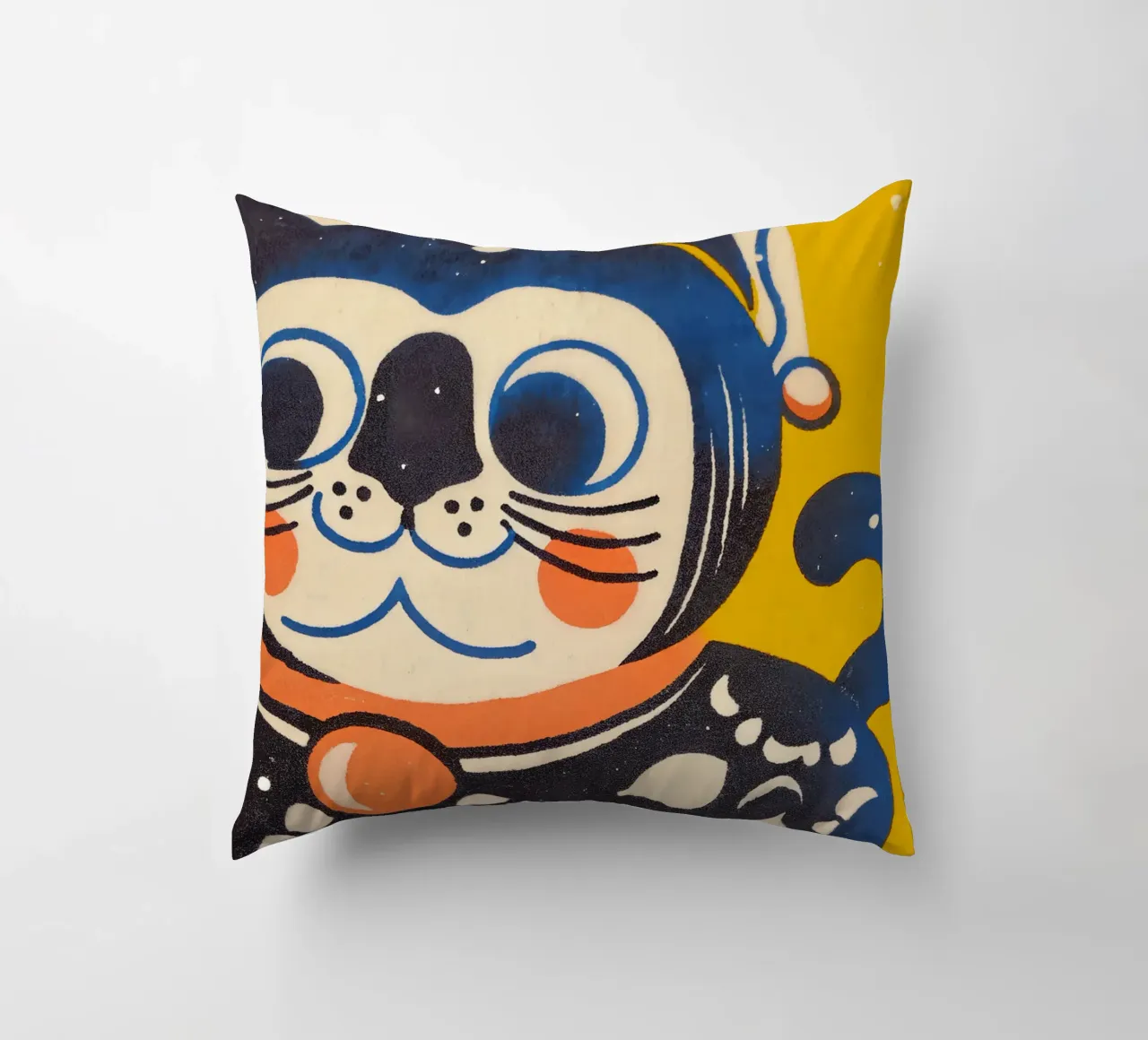 Gatto fortunato in stile retrò cuscino da Studio Mooodz