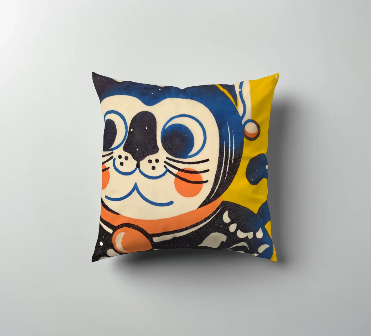 Gatto fortunato in stile retrò cuscino da Studio Mooodz