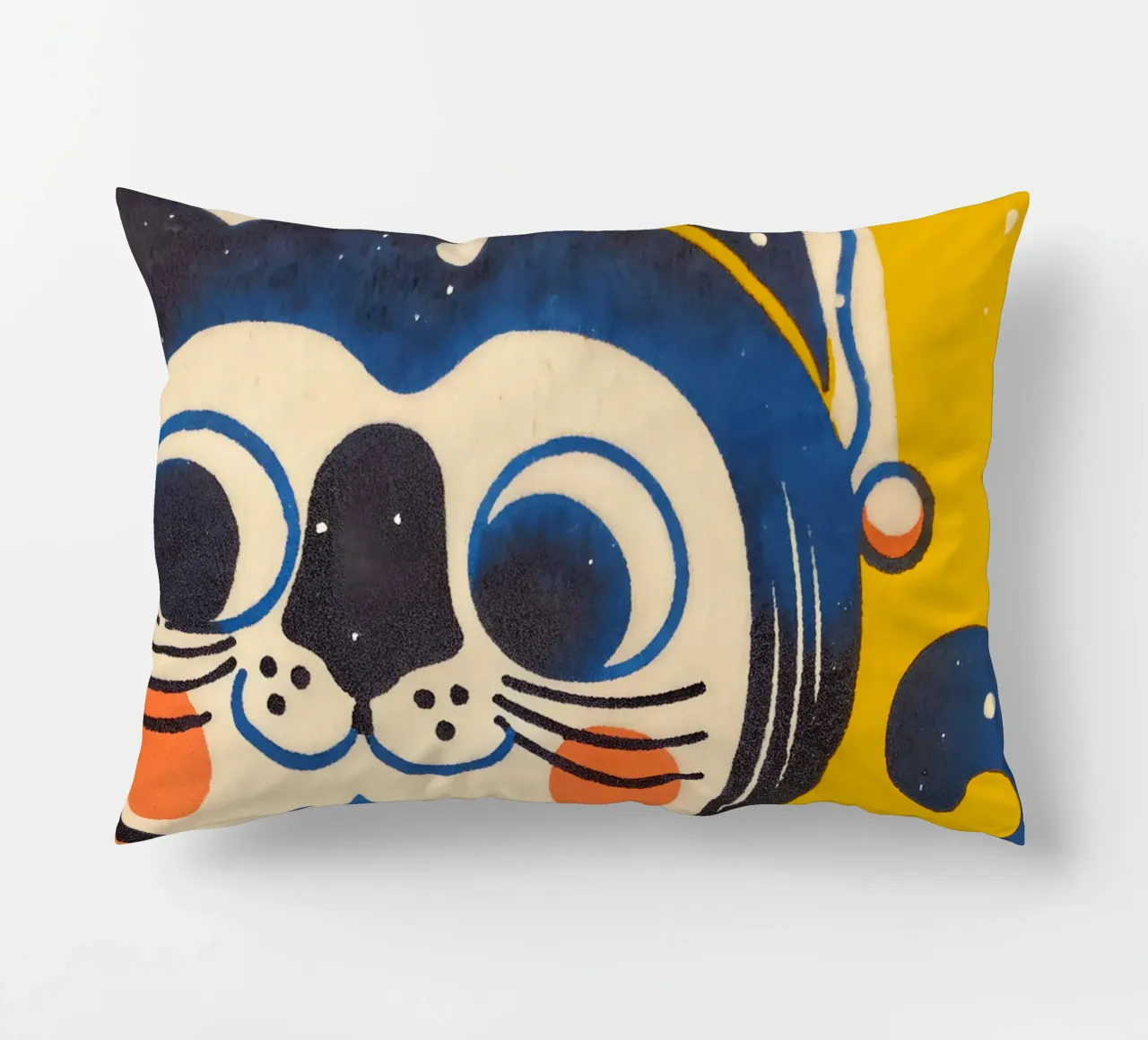 Gatto fortunato in stile retrò cuscino da Studio Mooodz