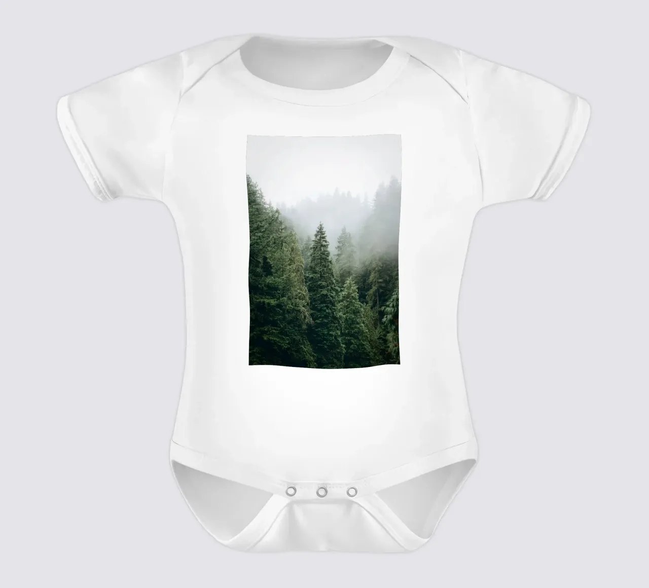 Vancouver, Canada I Foresta di abeti in una nebbia mistica body neonato maniche corte da Julie Travel Photography
