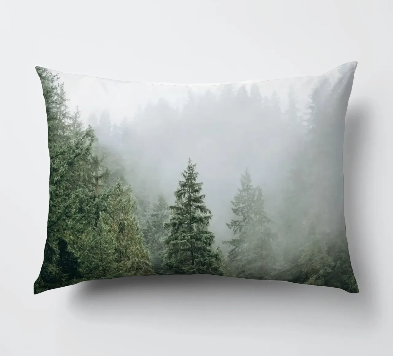 Vancouver, Canada I Foresta di abeti in una nebbia mistica cuscino da Julie Travel Photography
