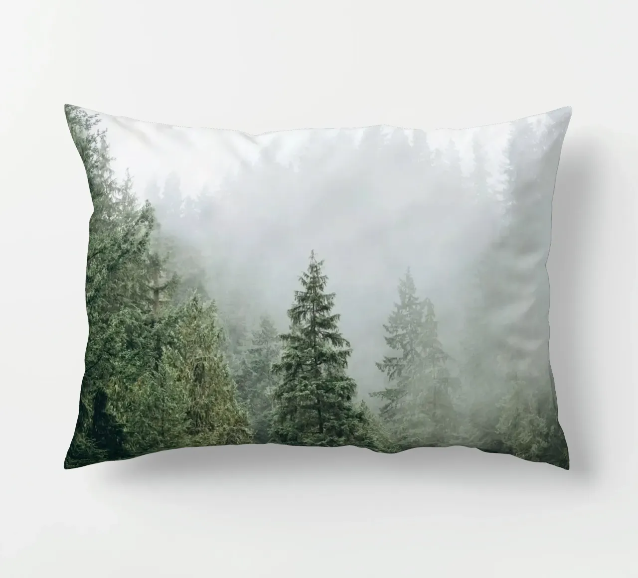 Vancouver, Canada I Foresta di abeti in una nebbia mistica cuscino da Julie Travel Photography