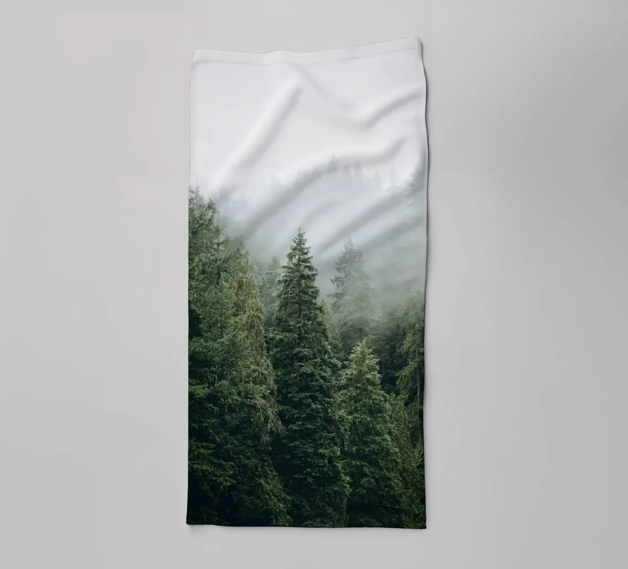 Vancouver, Canada I Foresta di abeti in una nebbia mistica asciugamano da bagno da Julie Travel Photography