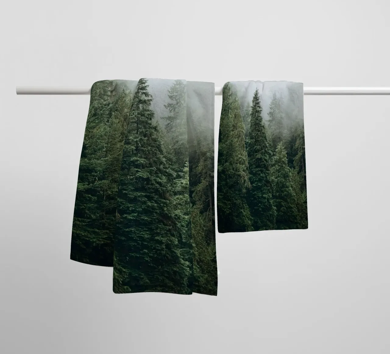 Vancouver, Canada I Foresta di abeti in una nebbia mistica asciugamano da bagno da Julie Travel Photography
