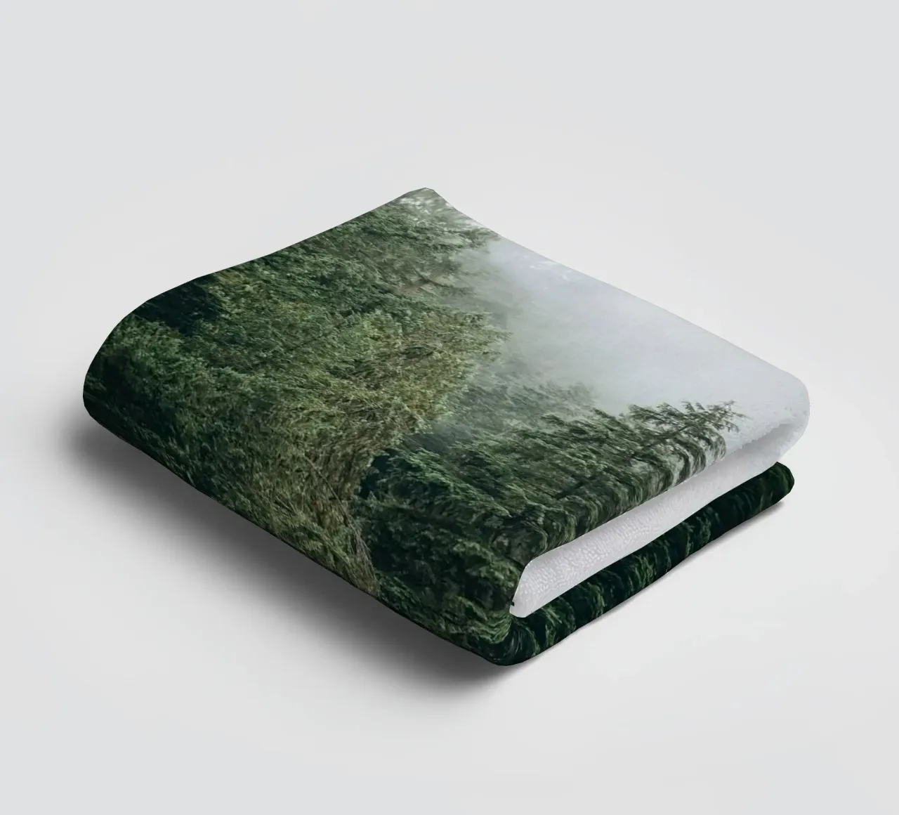 Vancouver, Canada I Foresta di abeti in una nebbia mistica asciugamano da bagno da Julie Travel Photography