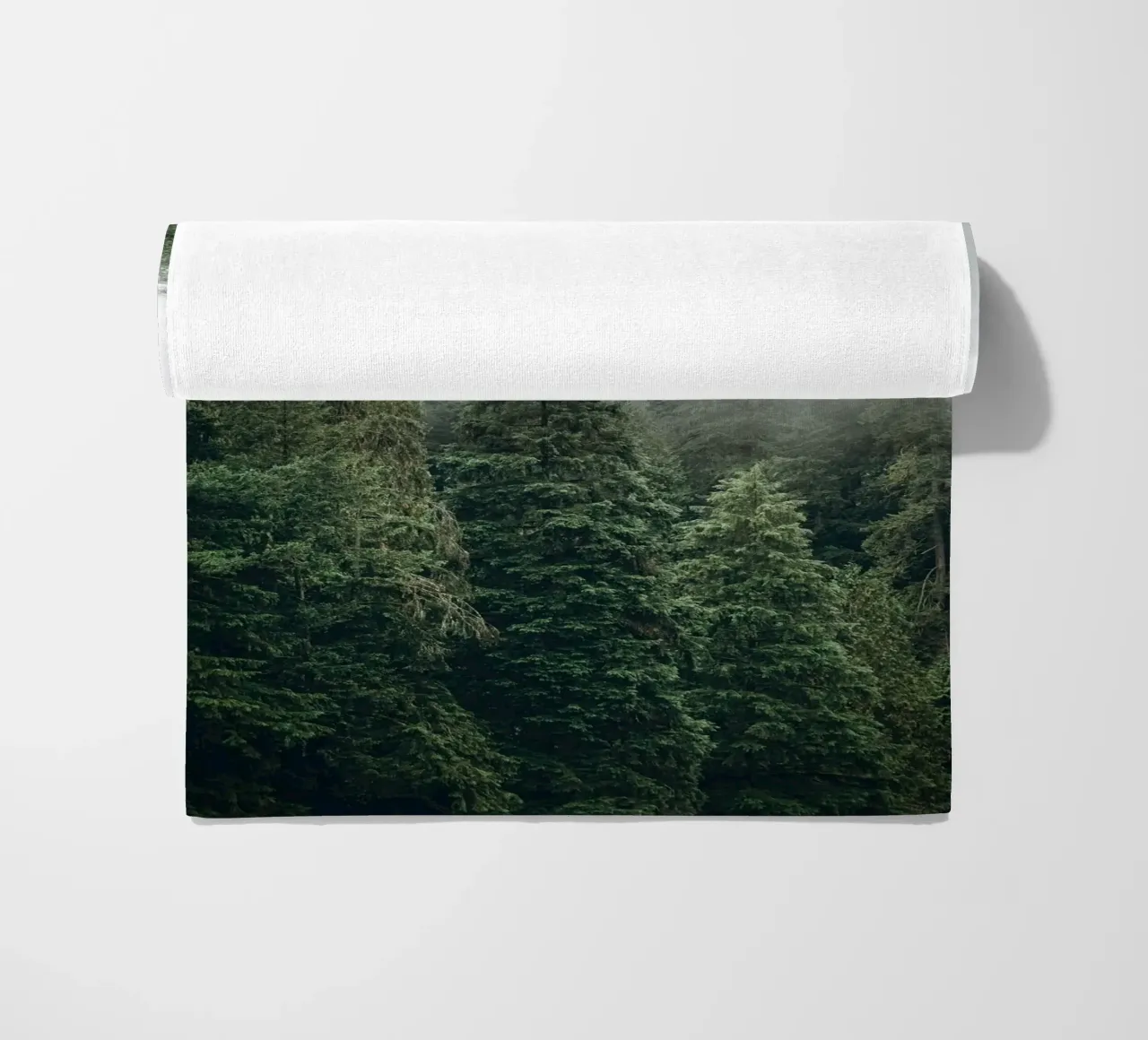 Vancouver, Canada I Foresta di abeti in una nebbia mistica telo mare da Julie Travel Photography