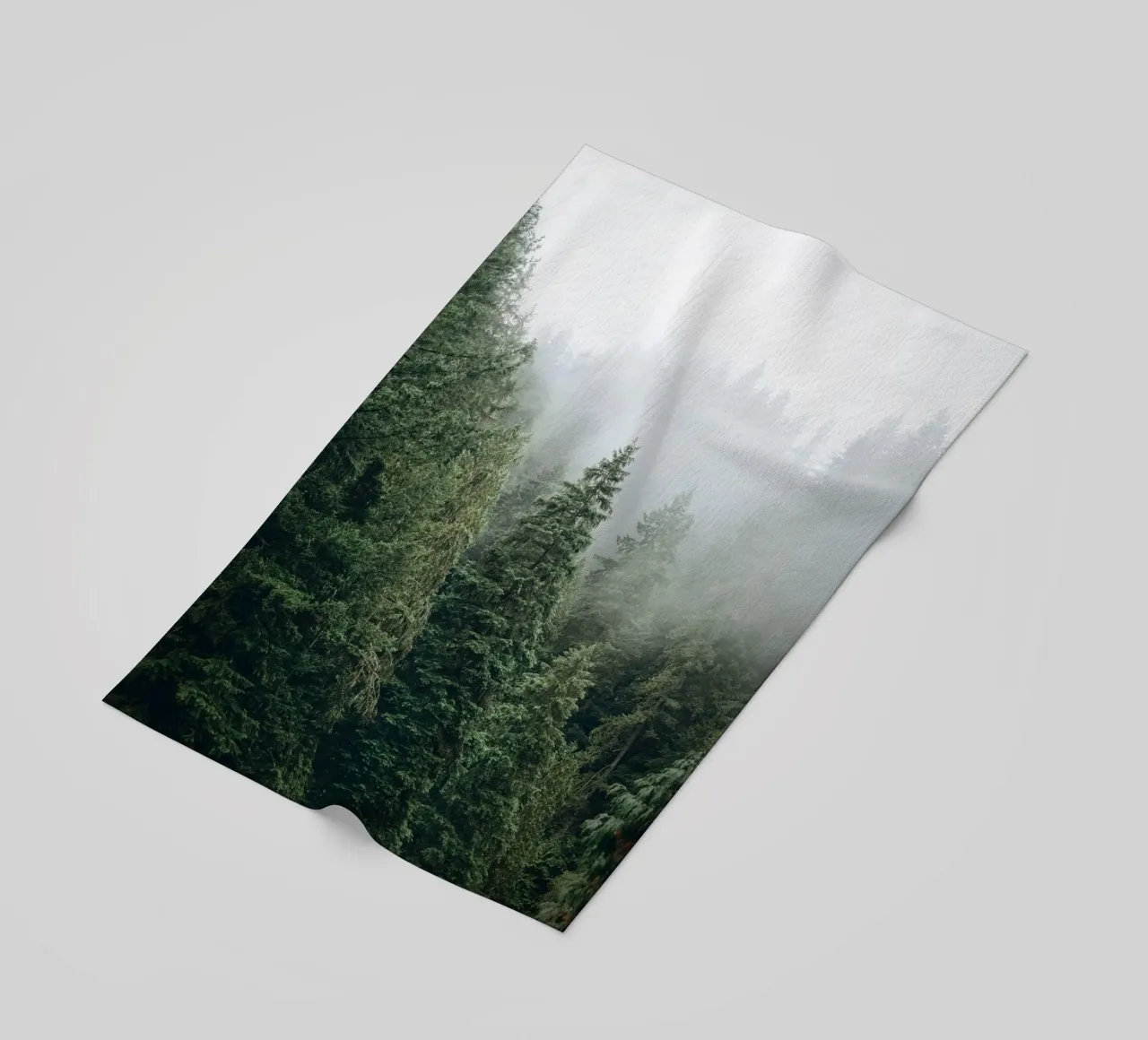Vancouver, Canada I Foresta di abeti in una nebbia mistica telo mare da Julie Travel Photography