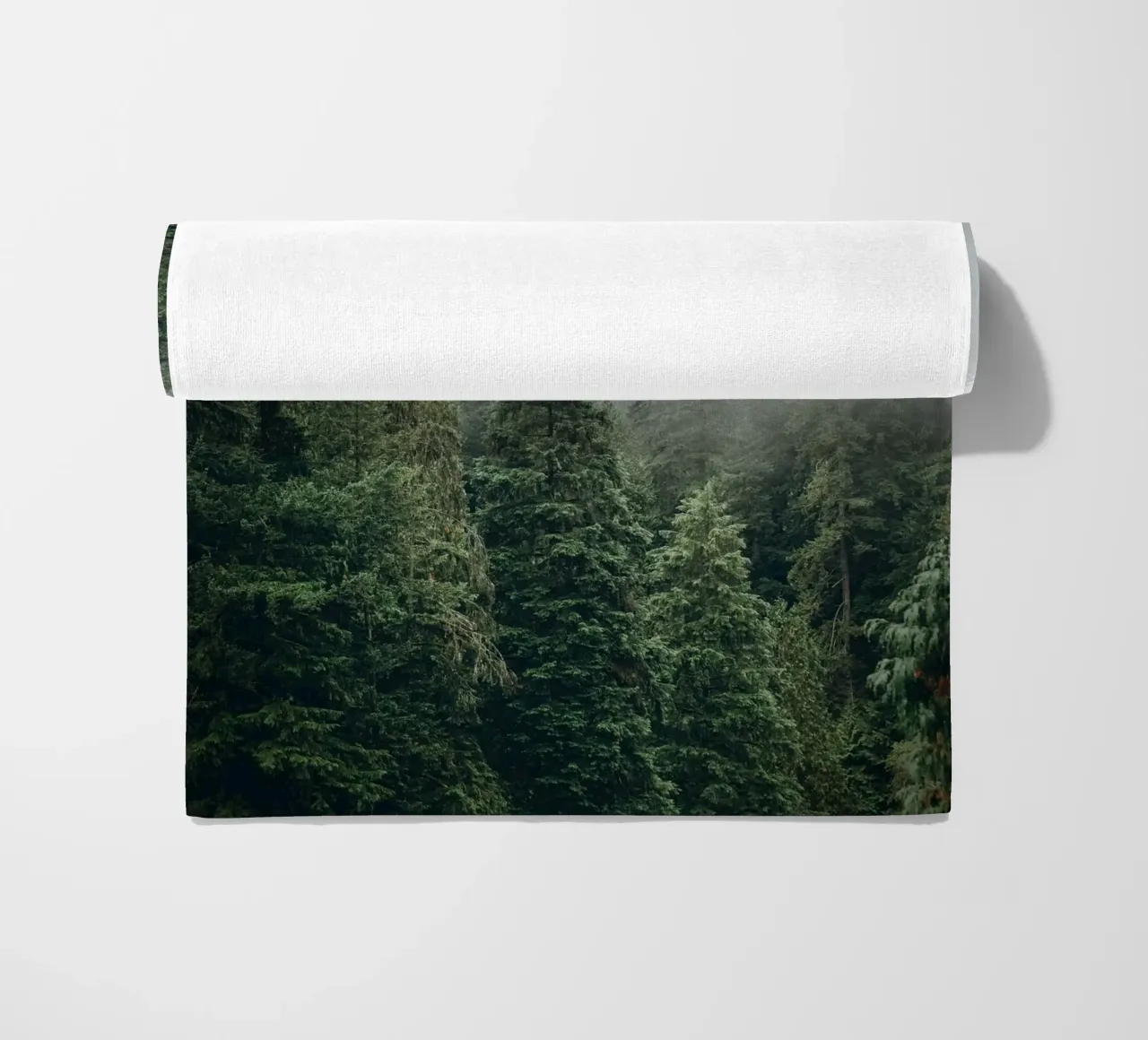 Vancouver, Canada I Foresta di abeti in una nebbia mistica telo mare da Julie Travel Photography