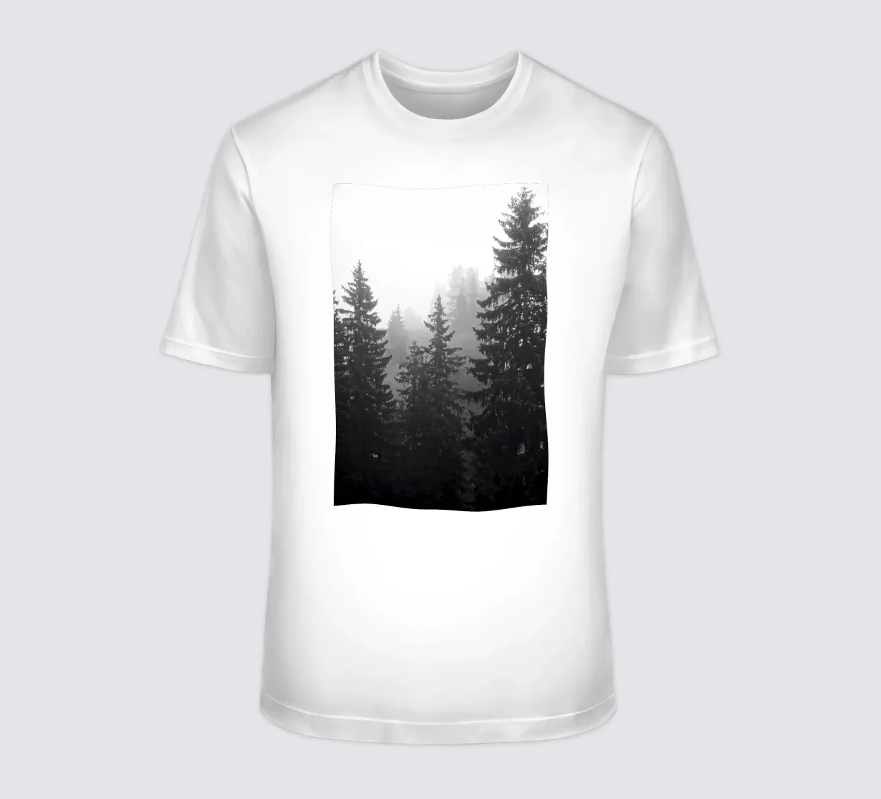 Foggy coniferous forest t-shirt da Fjöllart