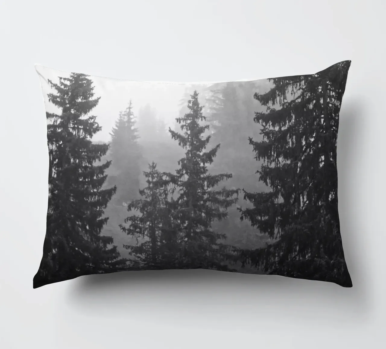 Foggy coniferous forest cuscino da Fjöllart