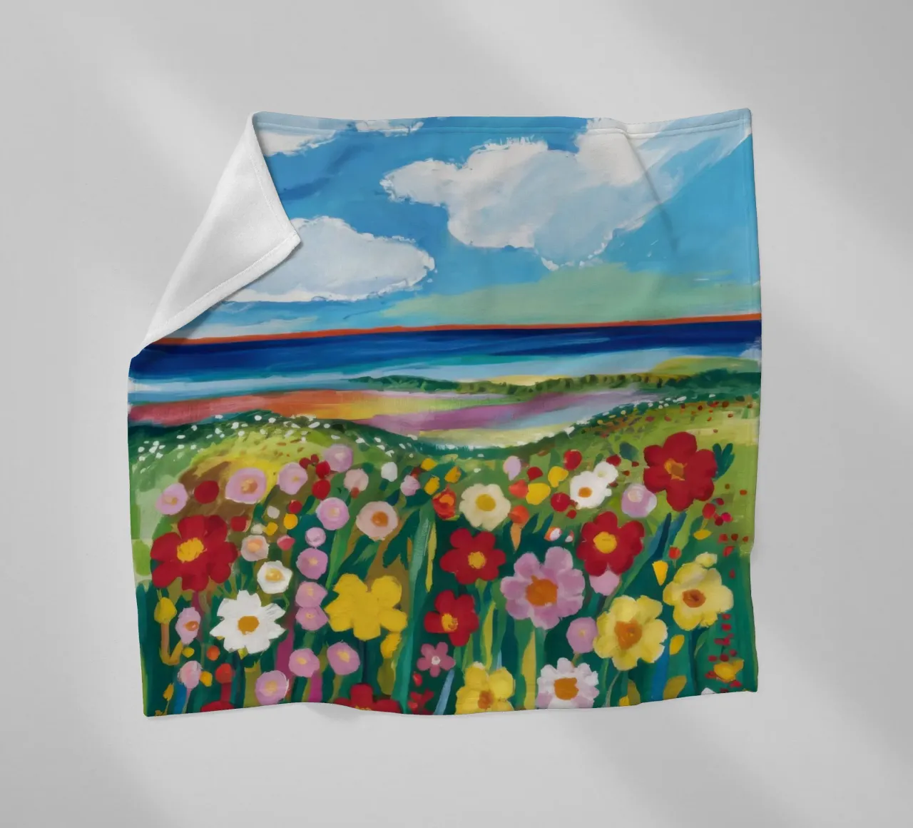 Prato di fiori selvatici in riva al mare coperta in pile da Solace Light