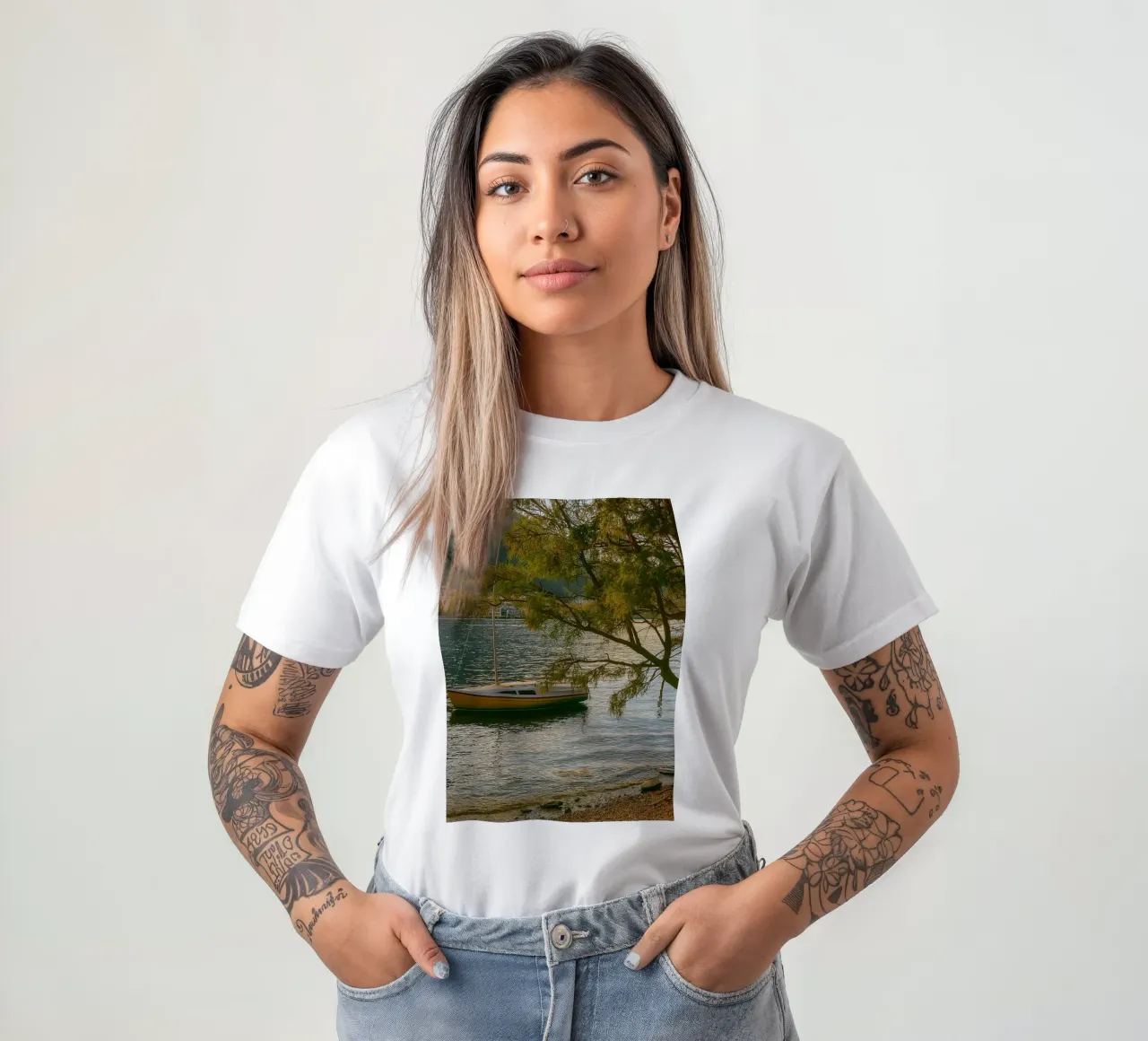 nave in riva al fiume t-shirt da tamarind