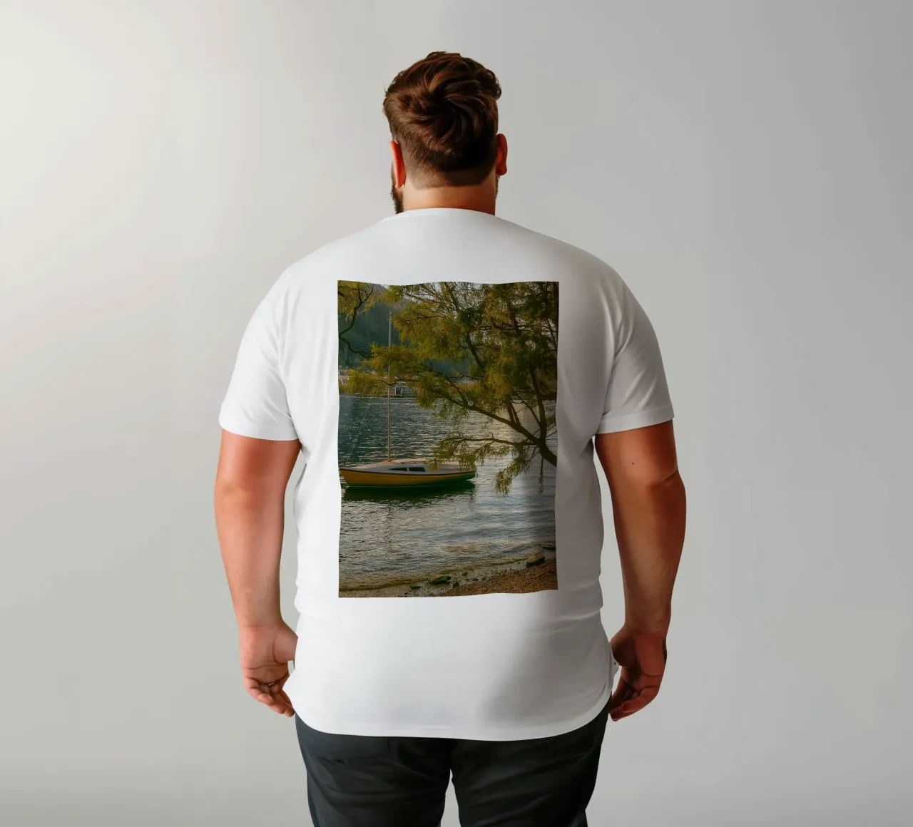 nave in riva al fiume t-shirt da tamarind
