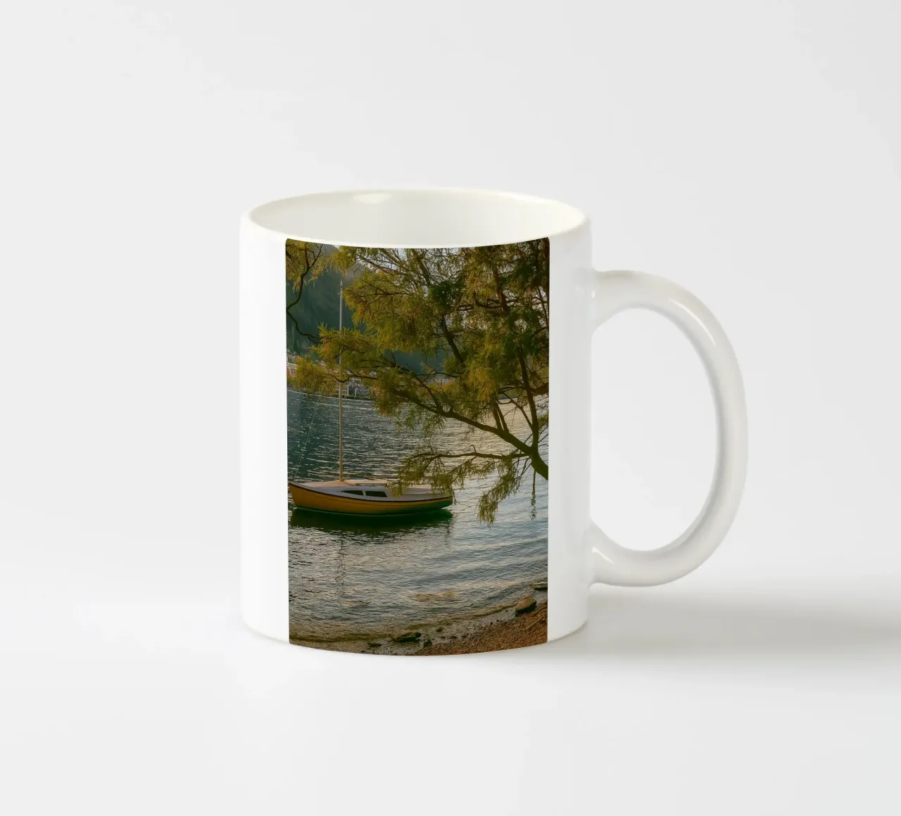 nave in riva al fiume tazza in ceramica da tamarind