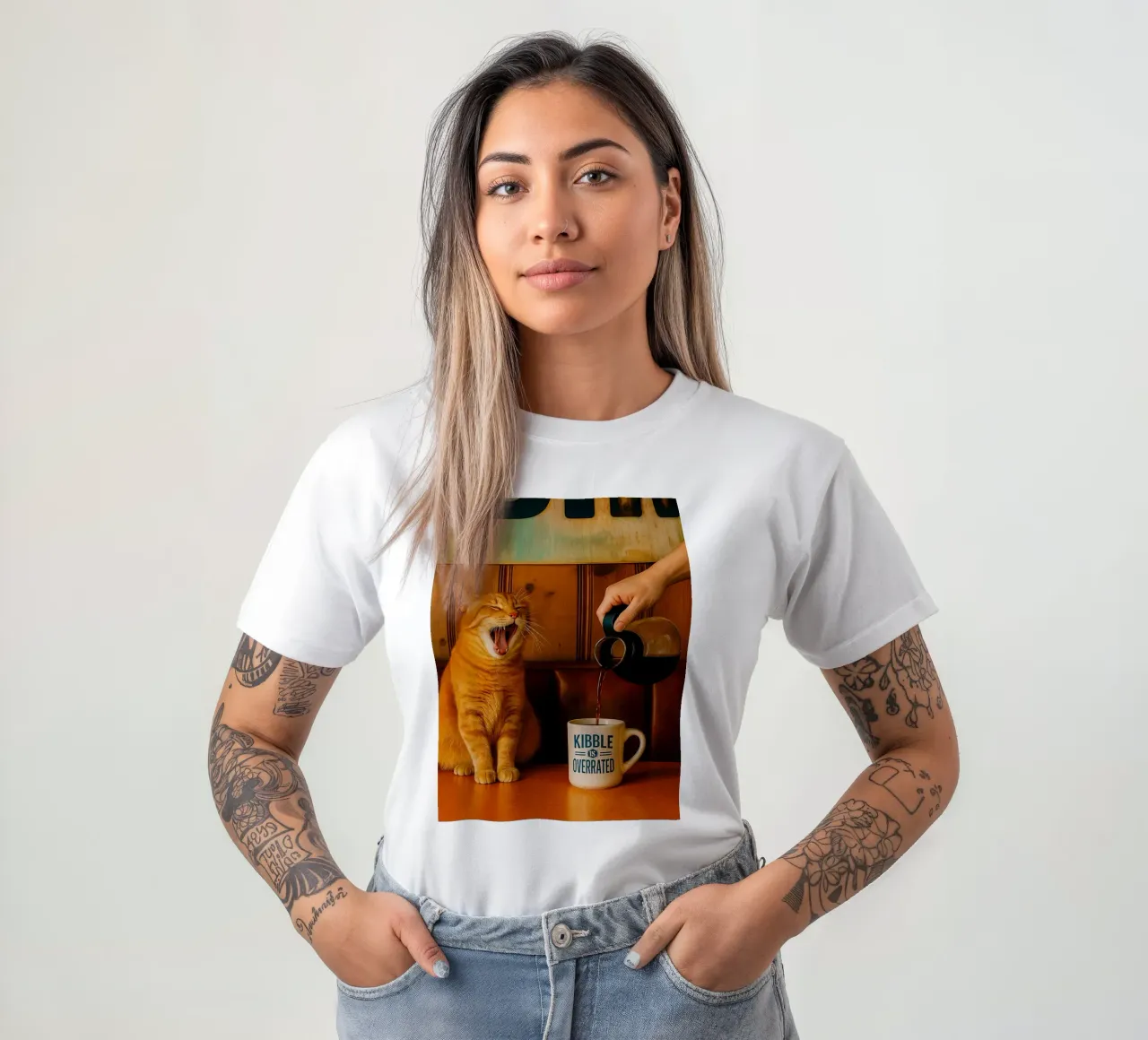 sbadiglio gatto e caffè t-shirt da tamarind