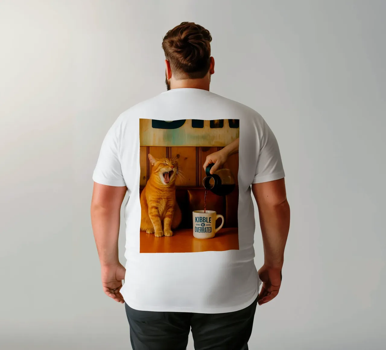 sbadiglio gatto e caffè t-shirt da tamarind