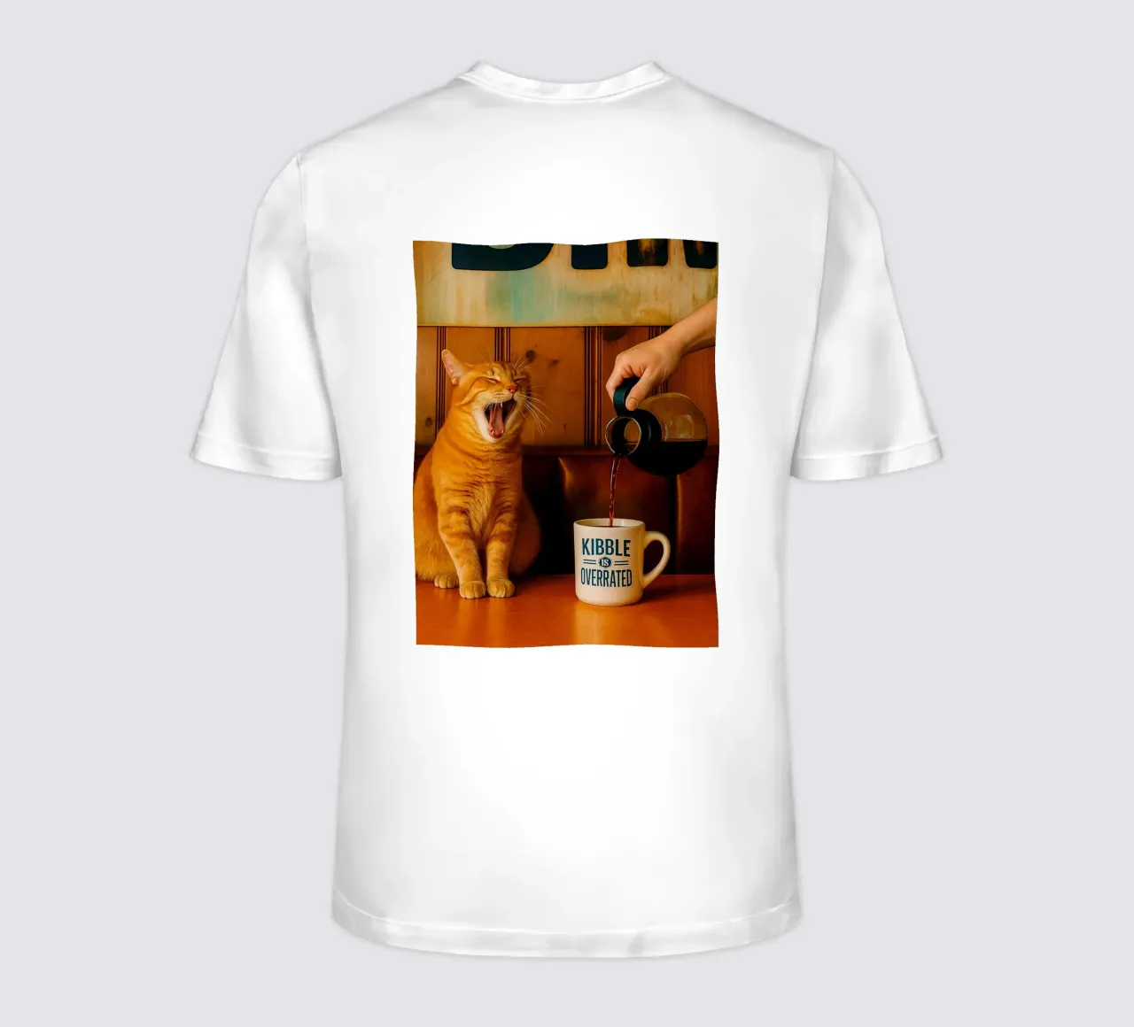 sbadiglio gatto e caffè t-shirt da tamarind