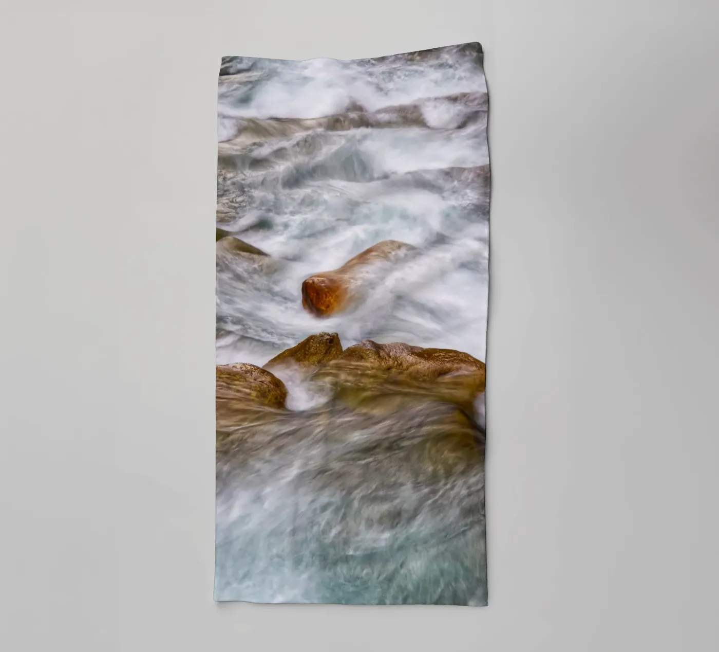 River flow towel by Fjöllart