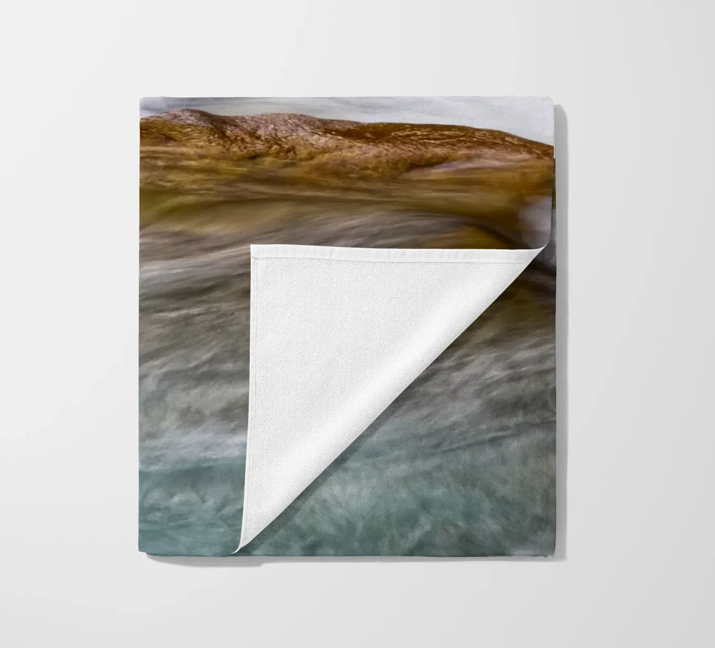 River flow beach towel by Fjöllart