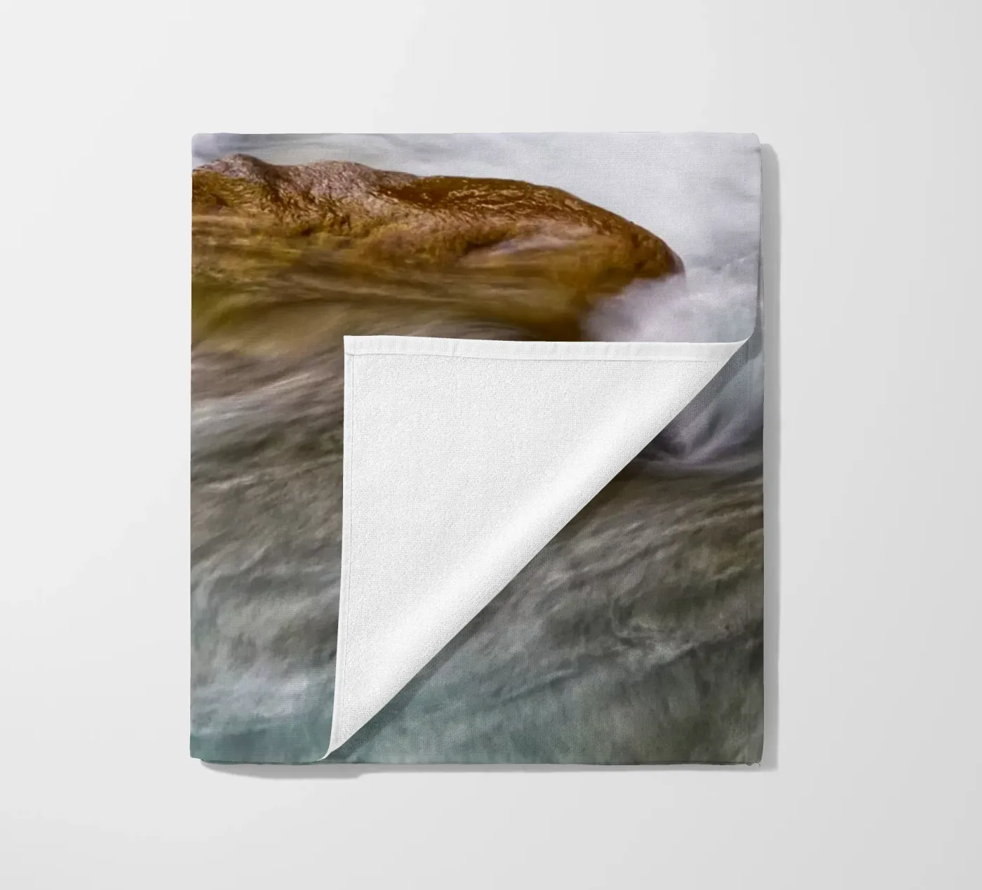 River flow beach towel by Fjöllart