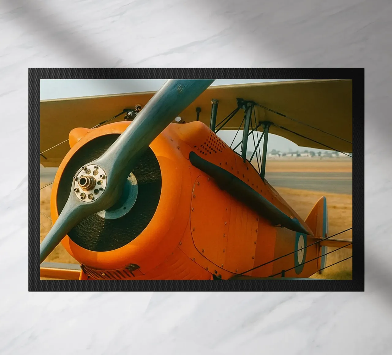 Oldtimer-Flugzeug Fußmatte von tamarind