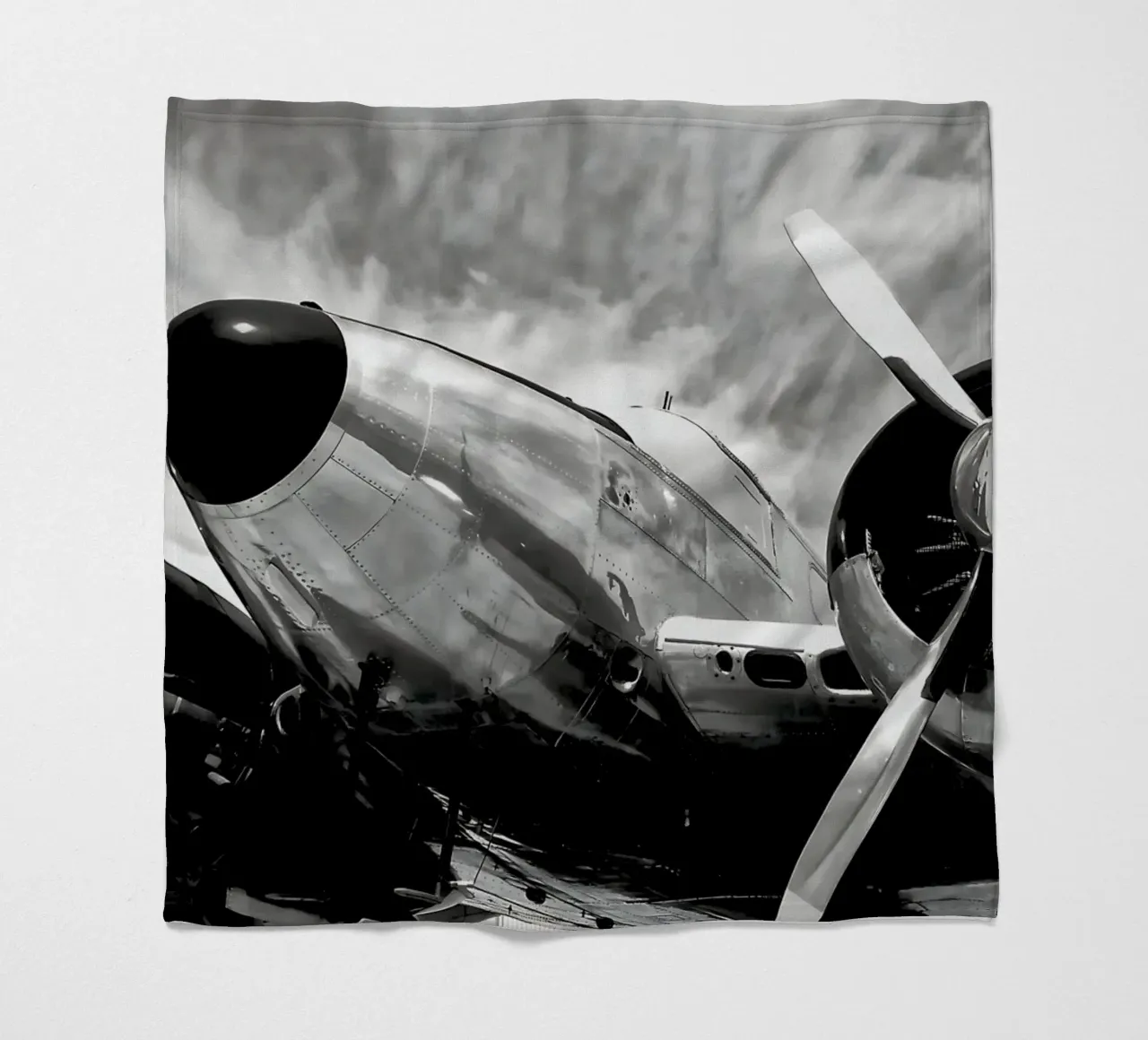Aeroplano ad elica retrò in monocromia b&n vintage coperta in pile da DiveDuke