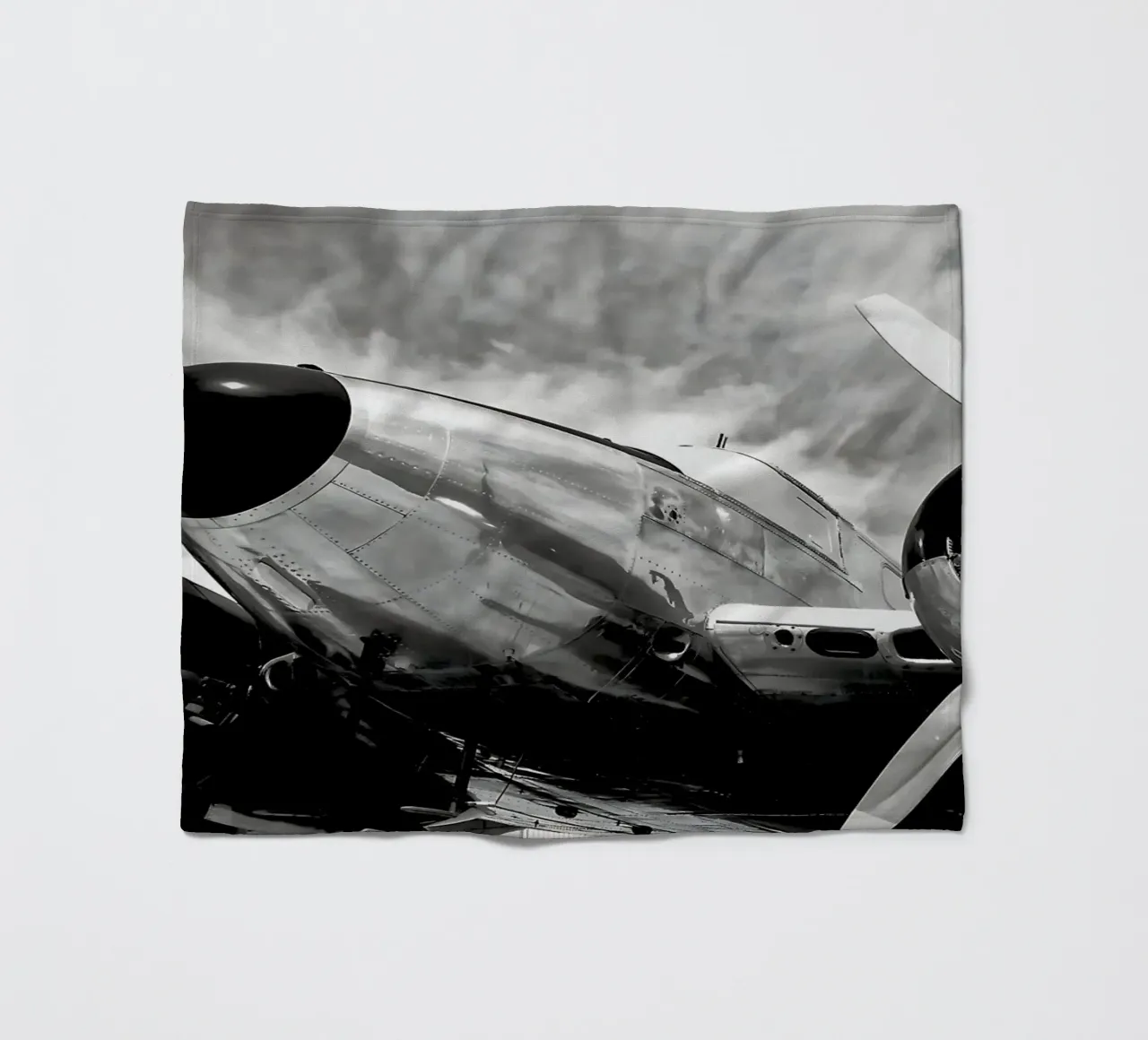 Aeroplano ad elica retrò in monocromia b&n vintage coperta in pile da DiveDuke