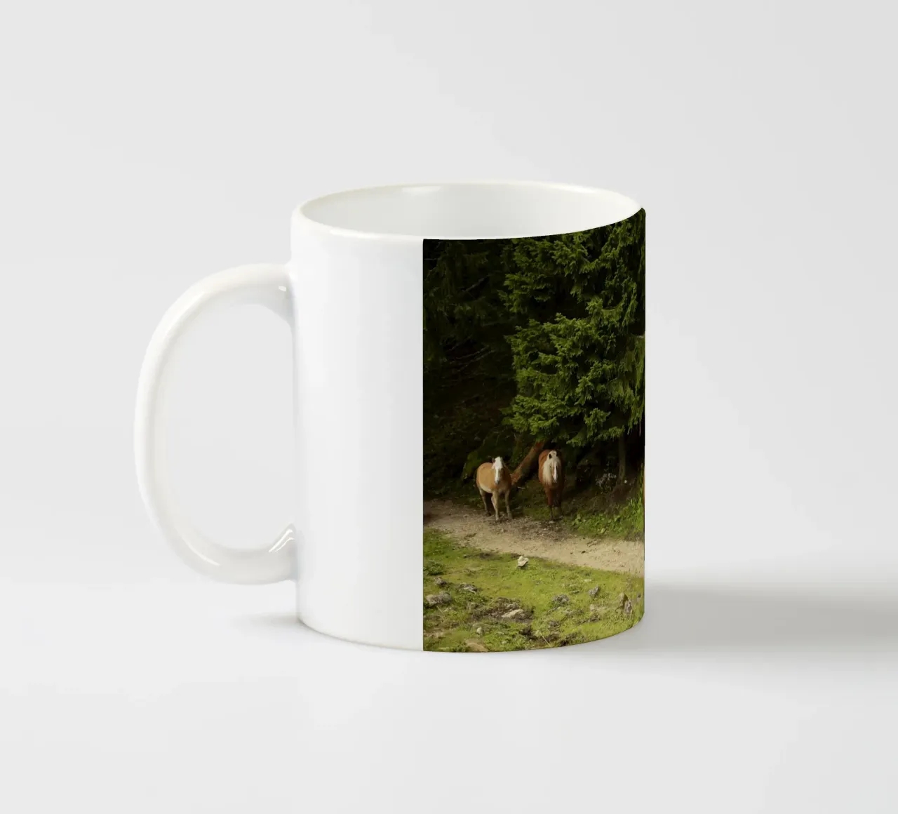 Cavalli nella foresta tazza in ceramica da atmospheric pictures