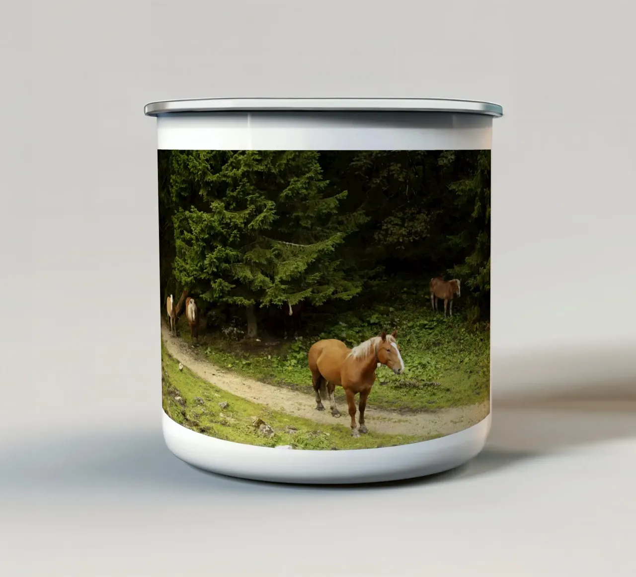 Cavalli nella foresta tazza in smalto da atmospheric pictures