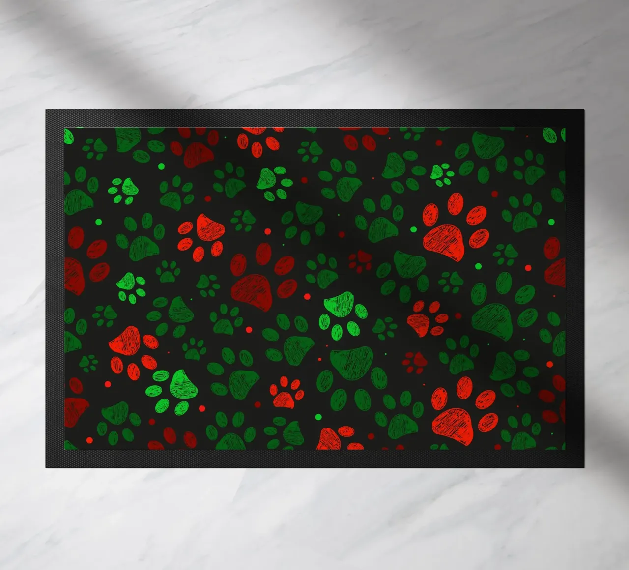 Groen, rood gekleurd kerstontwerp doodle paw prints deurmat van GalerieGG