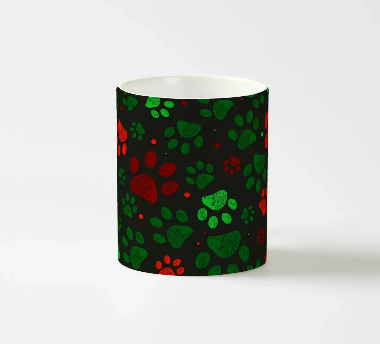 Groen, rood gekleurd kerstontwerp doodle paw prints keramische mok van GalerieGG