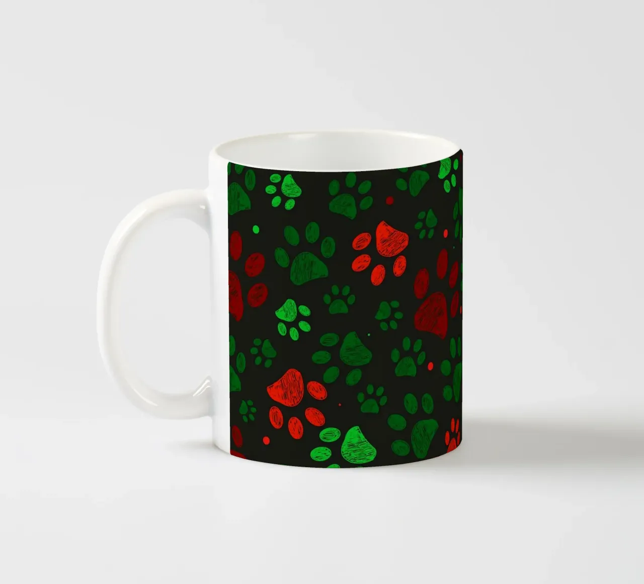 Groen, rood gekleurd kerstontwerp doodle paw prints keramische mok van GalerieGG