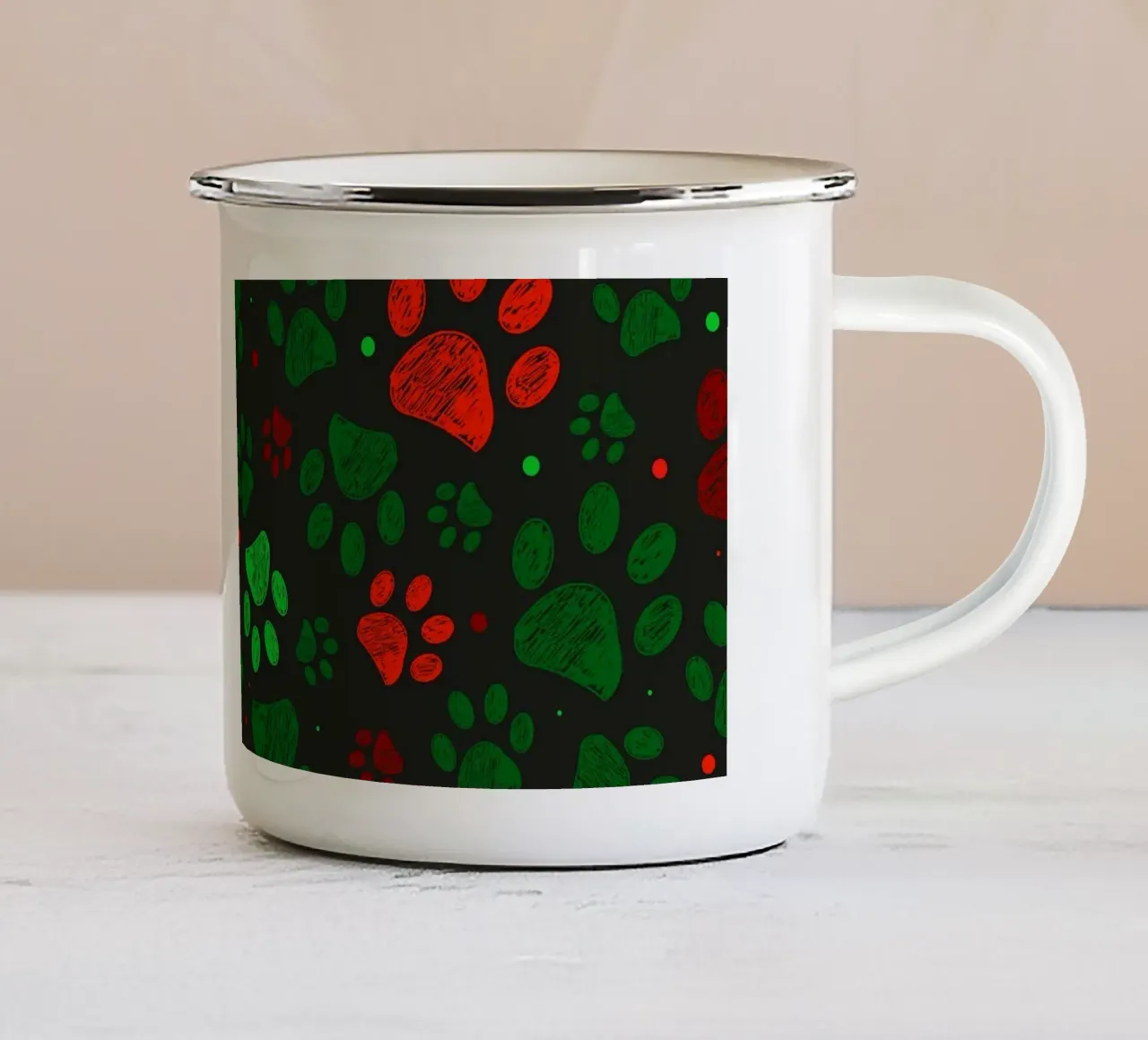 Impronte di zampa di scarabocchio con disegno natalizio di colore verde e rosso tazza in smalto da GalerieGG