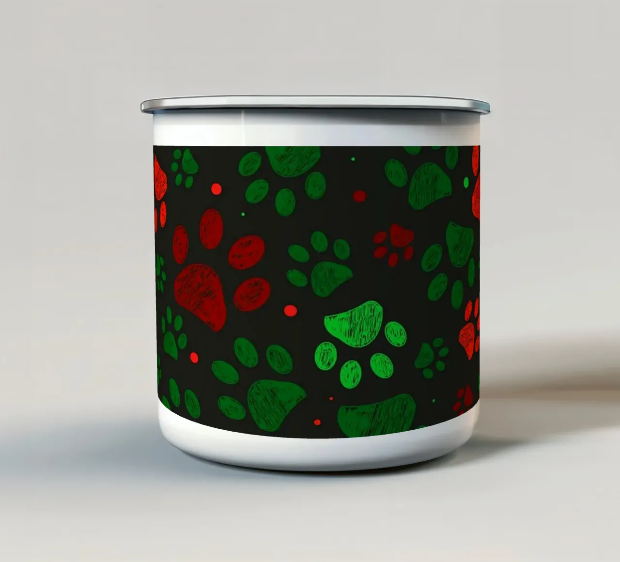 Impronte di zampa di scarabocchio con disegno natalizio di colore verde e rosso tazza in smalto da GalerieGG