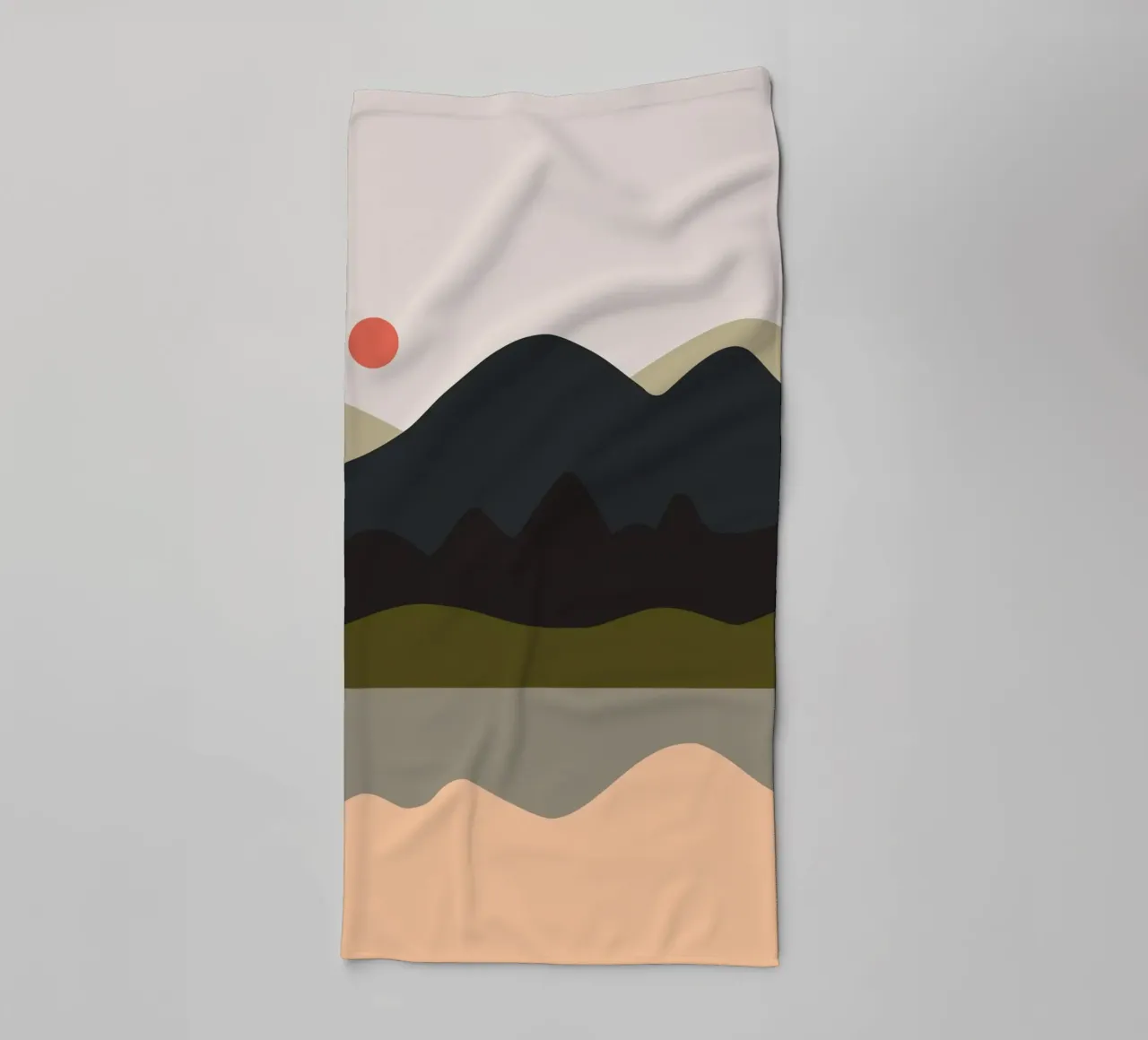 mountain and lake asciugamano da bagno da XOXO Arte